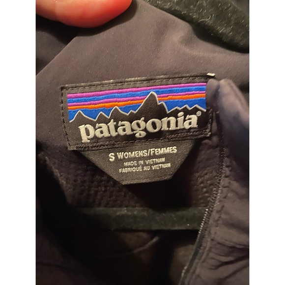 Women’s Patagonia Black “Firefox” Full-Zip Jacket - Picture 5 of 6